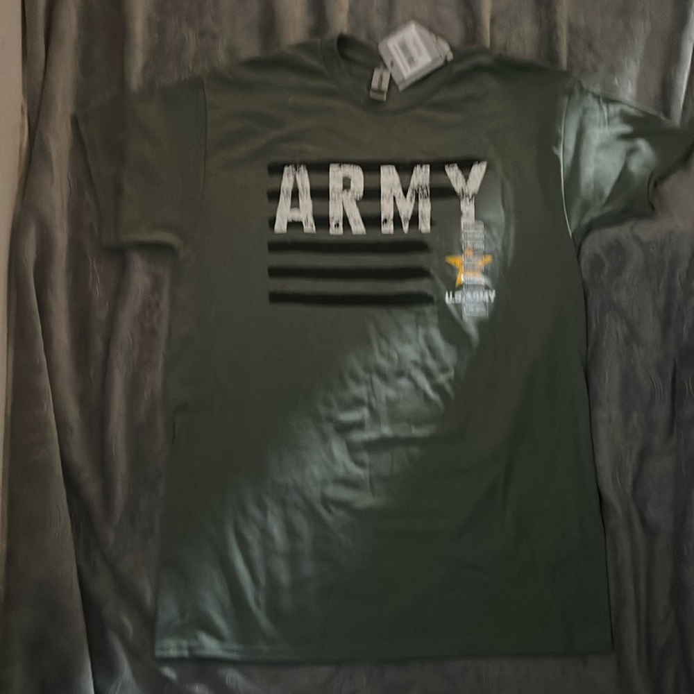 US ARMY UNISEX MEDUIM GRAPHIC TEE NWT